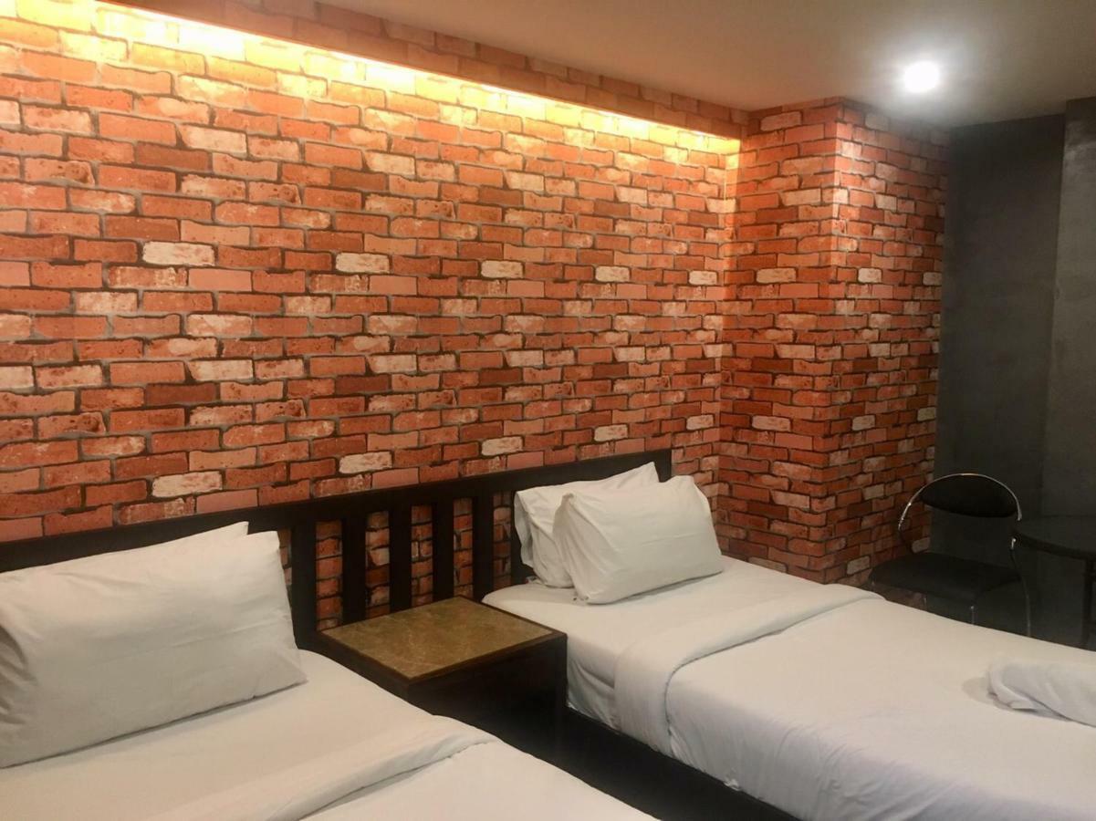 Ton Aor Place Hotel Банкок Екстериор снимка